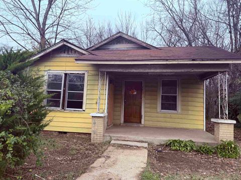 Photo of 2396 HUBBARD AVE, Memphis, TN 38108 (MLS # 10212435)