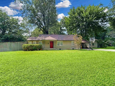 Photo of 813 MOSS RD, Memphis, TN 38117 (MLS # 10226350)