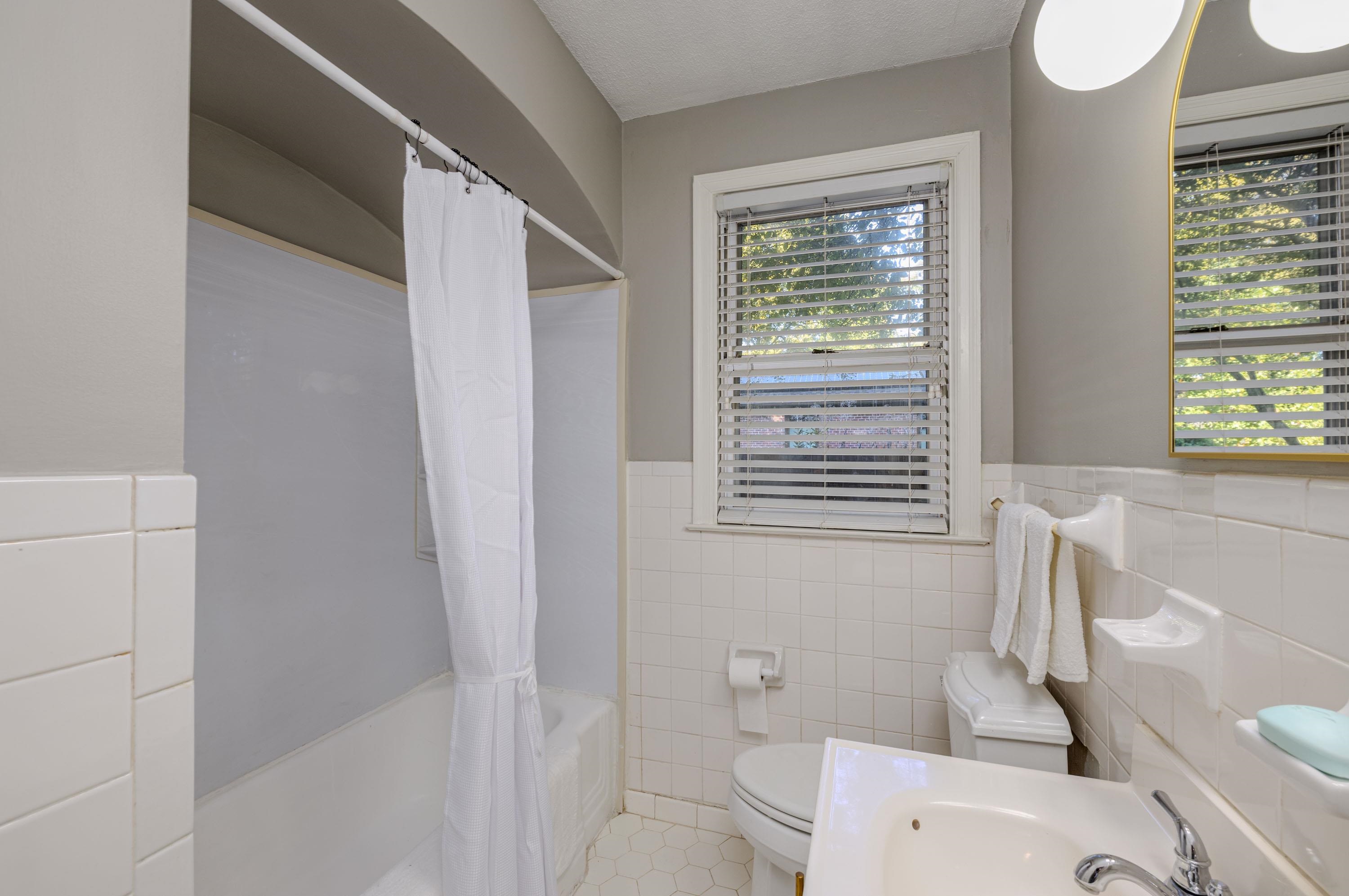 Memphis, Tennessee 38122, United States, 2 Bedrooms Bedrooms, ,2 BathroomsBathrooms,Residential,Active,237136