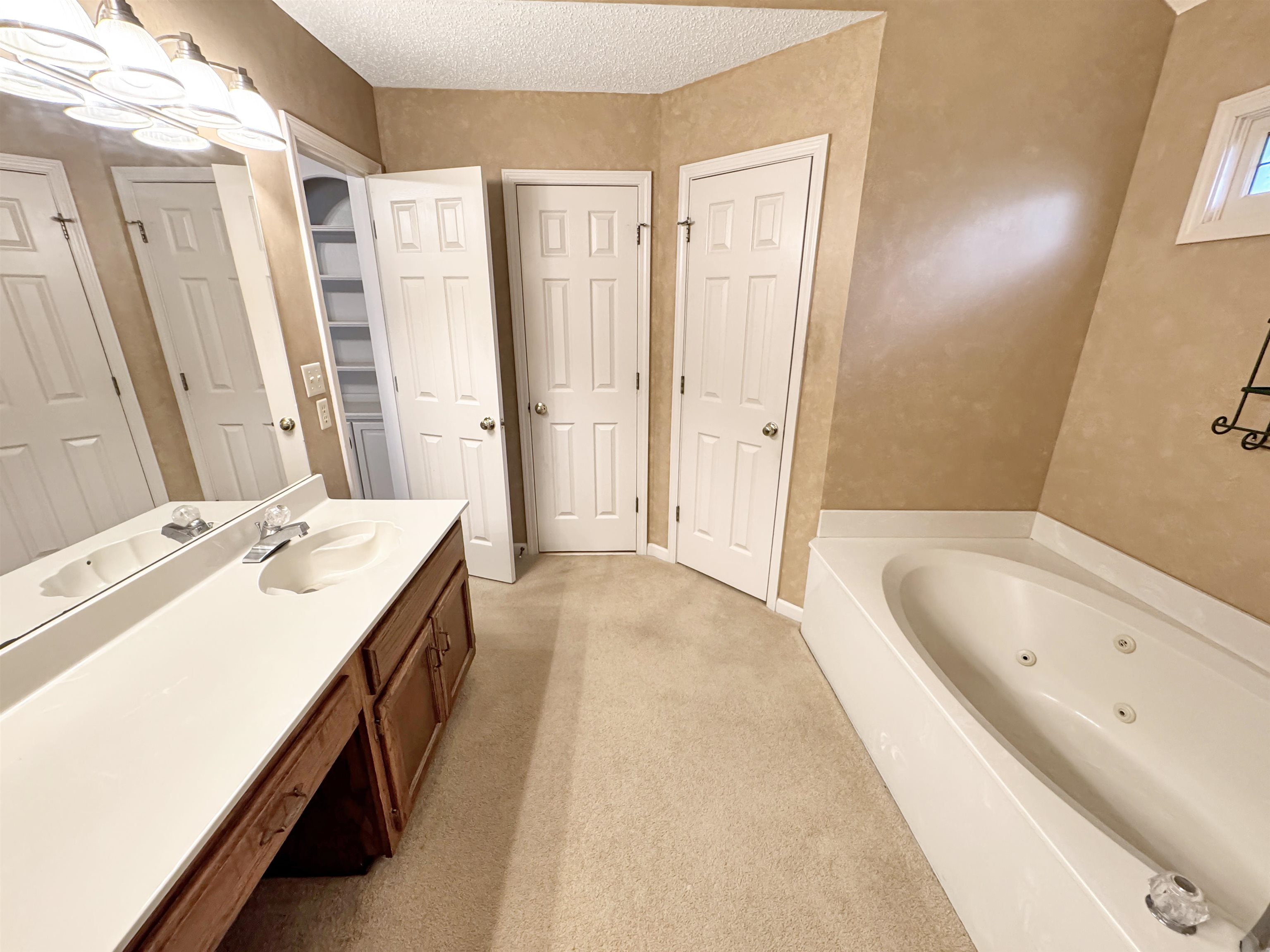 Memphis, Tennessee 38016, United States, 4 Bedrooms Bedrooms, ,3 BathroomsBathrooms,Residential,Active,199729