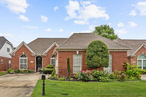 Photo of 5560 FOUNTAIN BAY DR, Memphis, TN 38120 (MLS # 10224755)