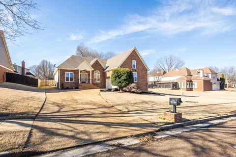 Photo of 939 FALLEN OAKS DR, Collierville, TN 38017 (MLS # 10213881)