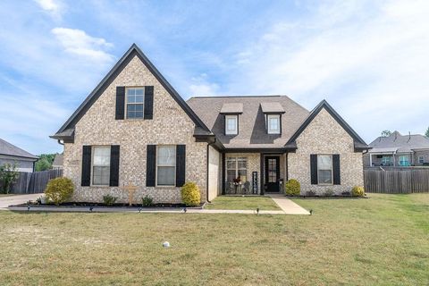 Photo of 1529 FALL GARDEN DR, Hernando, MS 38632 (MLS # 10220155)