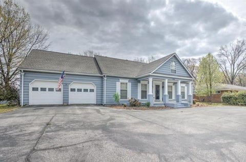 Photo of 1144 E CRESTWOOD DR E, Memphis, TN 38119 (MLS # 10233213)