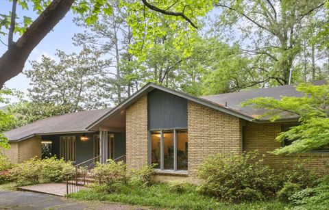 Photo of 5476 SHADY GROVE TER, Memphis, TN 38120 (MLS # 10219860)