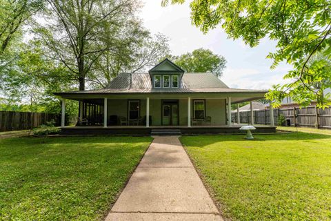 Photo of 171 WHITE ST, Savannah, TN 38372 (MLS # 10195539)