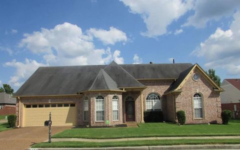 Photo of 9885 AVERBURY DR, Cordova, TN 38016 (MLS # 10212655)