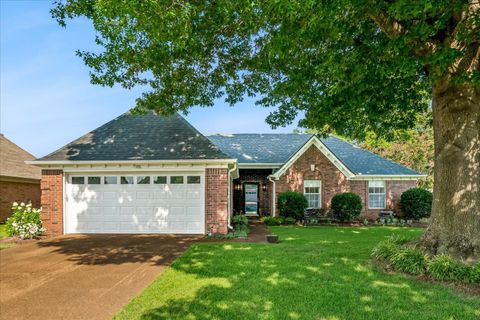 Photo of 1496 WOLF HUNT DR, Collierville, TN 38017 (MLS # 10226717)