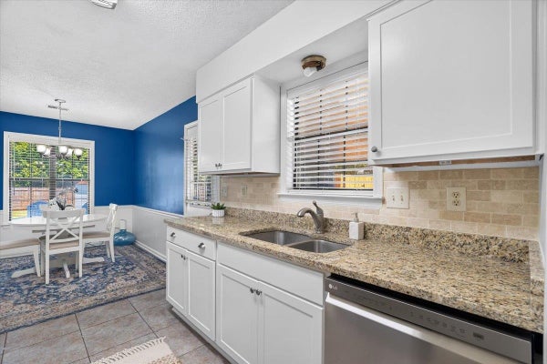 6790 AUTUMNHILL LN, BARTLETT, TN 38135 - Image 1072f2ddb238eee7bc2d5061e5b6eec9/1689080095