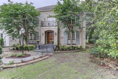 Photo of 1948 CLARINGTON DR, Germantown, TN 38138 (MLS # 10215226)