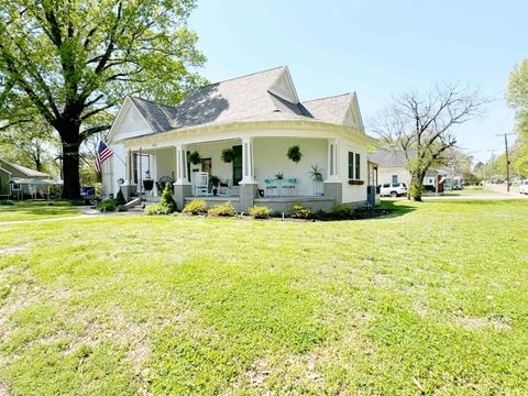 Photo of 403 S COLLEGE ST, Halls, TN 38040 (MLS # 10189738)