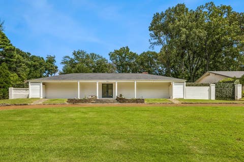 Photo of 178 S GROVE PARK RD, Memphis, TN 38117 (MLS # 10226820)