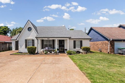 Photo of 7492 KRISTYWOOD CV, Memphis, TN 38133 (MLS # 10224645)