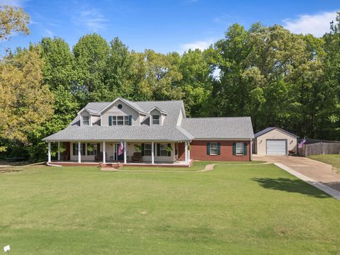 Photo of 3450 WOODLAND TRACE DR N, Southaven, MS 38672 (MLS # 10219838)