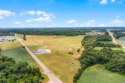 Photo of 1987 E HIGHWAY 70 HWY, Jackson, TN 38305 (MLS # 10179008)