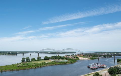 Photo of 200 WAGNER PL 1407/1408 #1407/1408, Memphis, TN 38103 (MLS # 10214867)