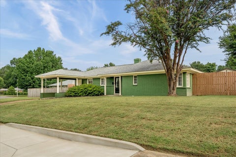 Photo of 4120 SEQUOIA AVE, Memphis, TN 38117 (MLS # 10229216)
