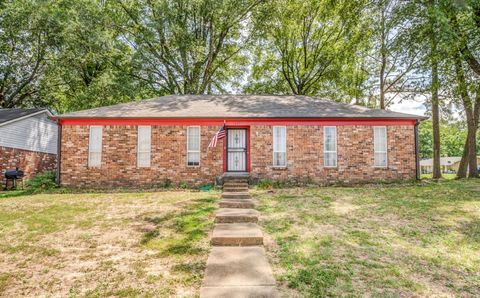 Photo of 5627 TULIP TREE DR, Memphis, TN 38115 (MLS # 10216500)