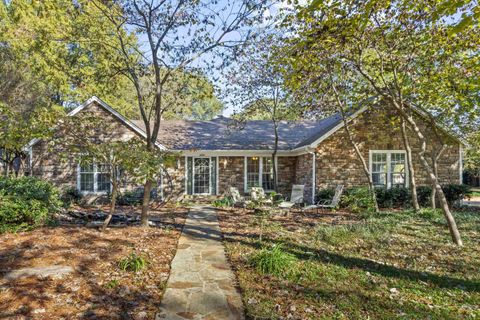 Photo of 8040 SUNNY CREEK DR, Germantown, TN 38138 (MLS # 10209020)