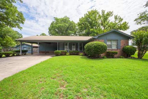 Photo of 1042 TERRACE ST, Bolivar, TN 38008 (MLS # 10225684)
