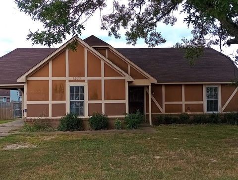 Photo of 6925 NORTHKNOLL AVE, Millington, TN 38053 (MLS # 10216288)