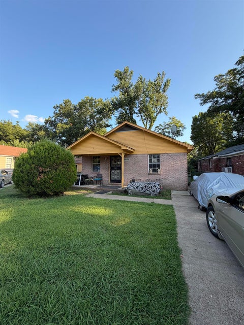 Photo of 2139 SHANNON AVE, Memphis, TN 38108 (MLS # 10229435)