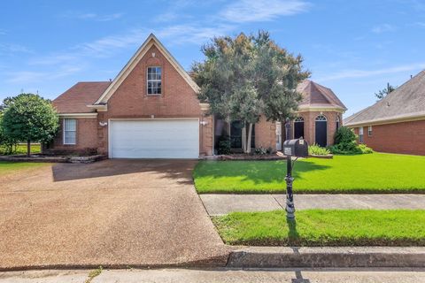 Photo of 5608 MILLERS GLEN LN, Memphis, TN 38125 (MLS # 10223954)