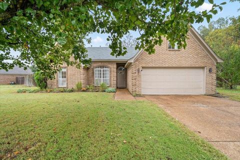 Photo of 255 CAMERON DR, Oakland, TN 38060 (MLS # 10208843)