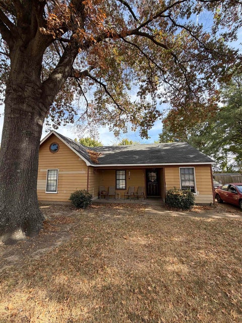 Photo of 3926 E CHRISTINE GARDENS RD, Memphis, TN 38118 (MLS # 10233231)