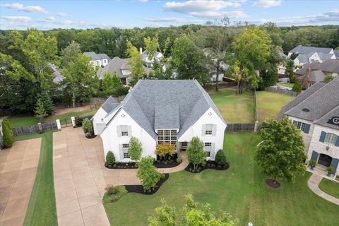 Photo of 10394 N DUNCAN WOODS DR, Collierville, TN 38017 (MLS # 10204529)
