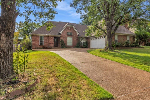 Photo of 870 WOOD SHADOWS LN N, Memphis, TN 38018 (MLS # 10229260)