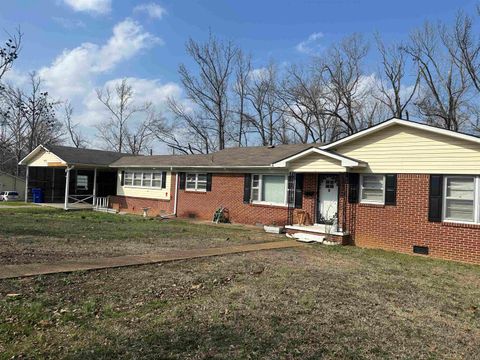 Photo of 105 HAYS ST, Savannah, TN 38372 (MLS # 10215024)
