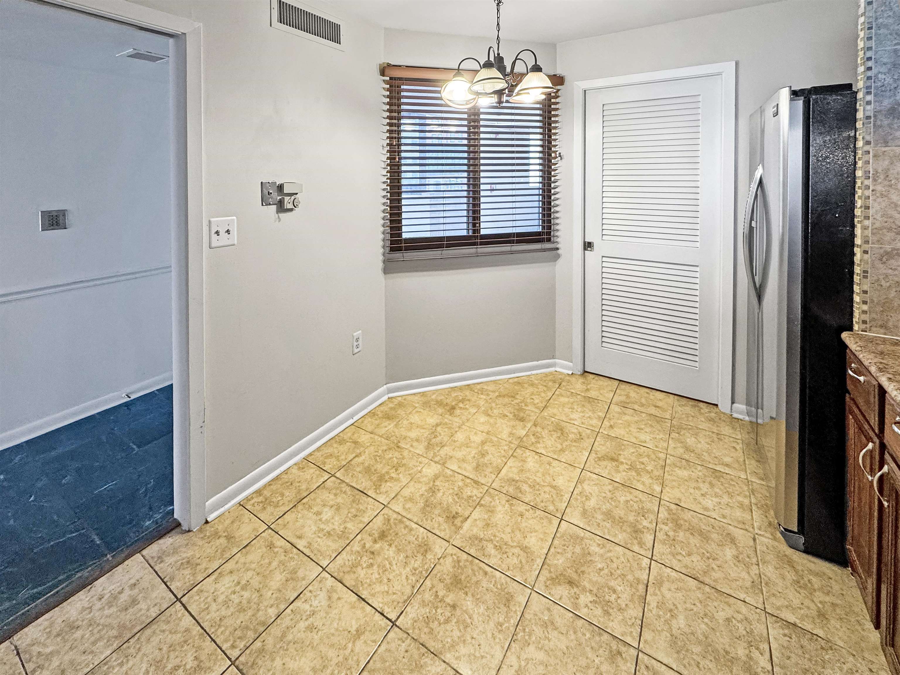 Memphis, Tennessee 38103, United States, 1 Bedroom Bedrooms, ,1 BathroomBathrooms,Residential,Active,212366