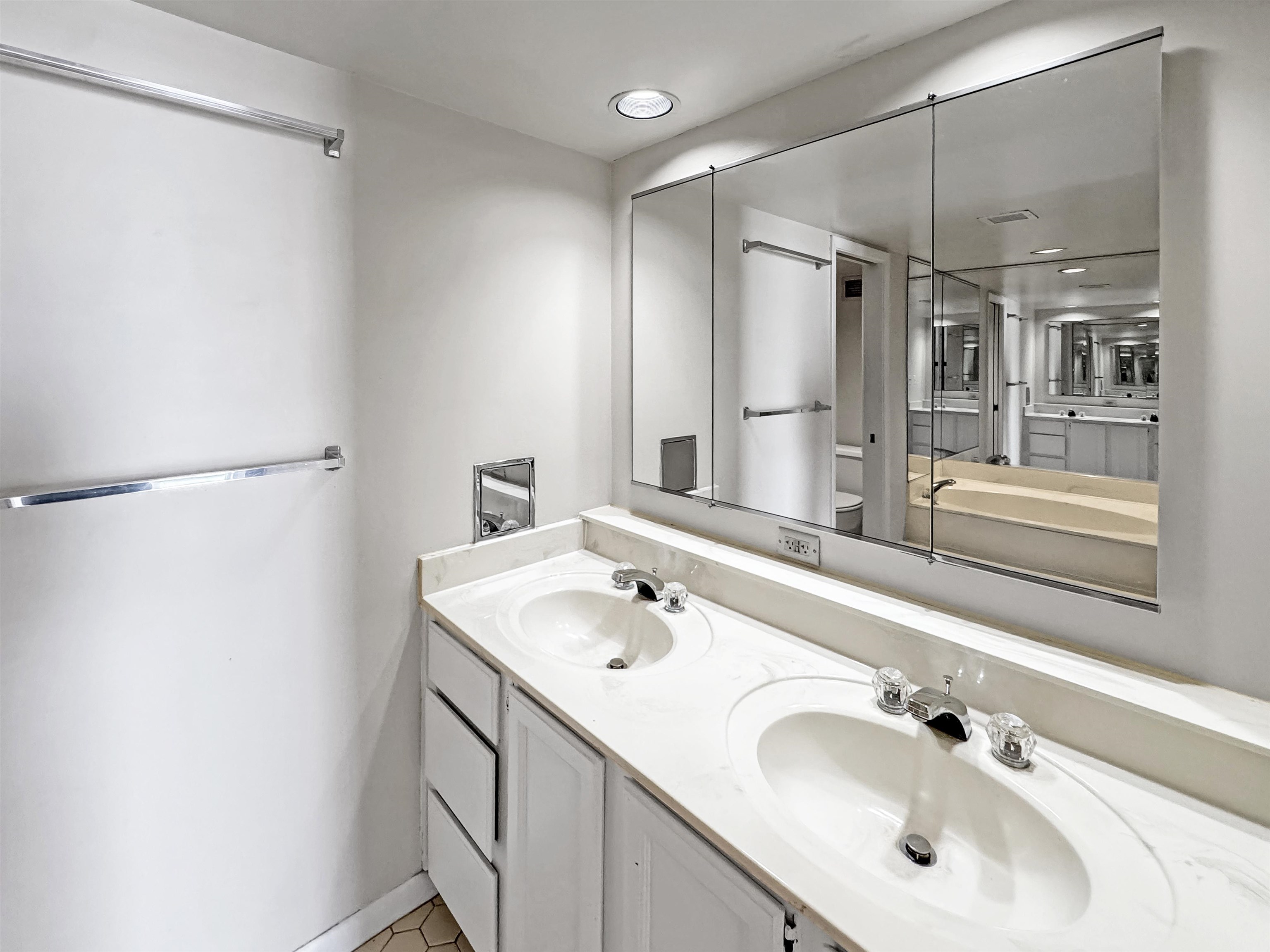 Memphis, Tennessee 38103, United States, 1 Bedroom Bedrooms, ,1 BathroomBathrooms,Residential,Active,212366