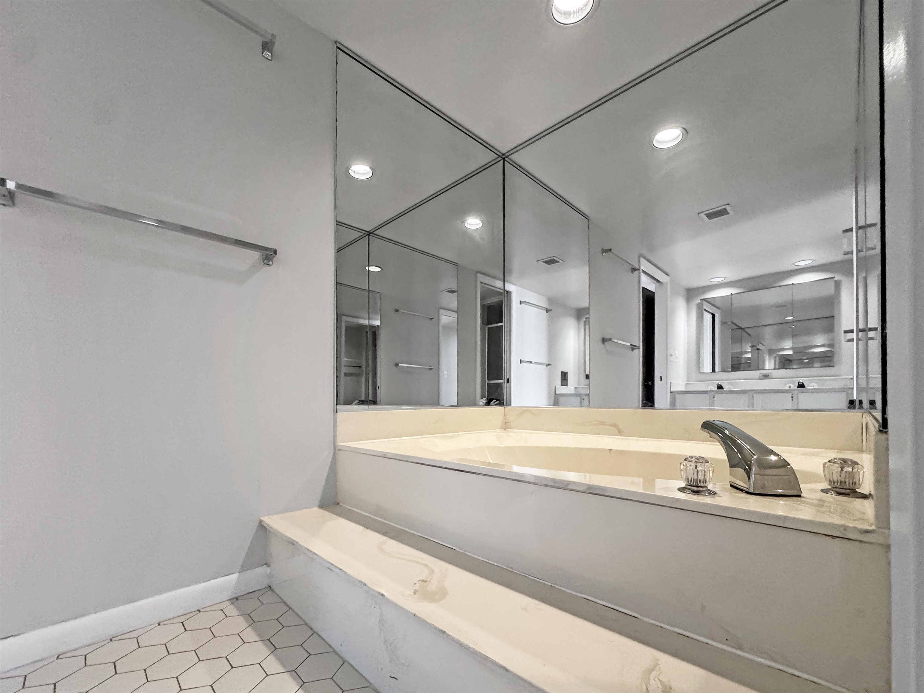 Memphis, Tennessee 38103, United States, 1 Bedroom Bedrooms, ,1 BathroomBathrooms,Residential,Active,212366