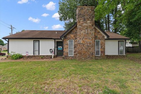 Photo of 5847 BOBBITT DR, Bartlett, TN 38134 (MLS # 10225640)