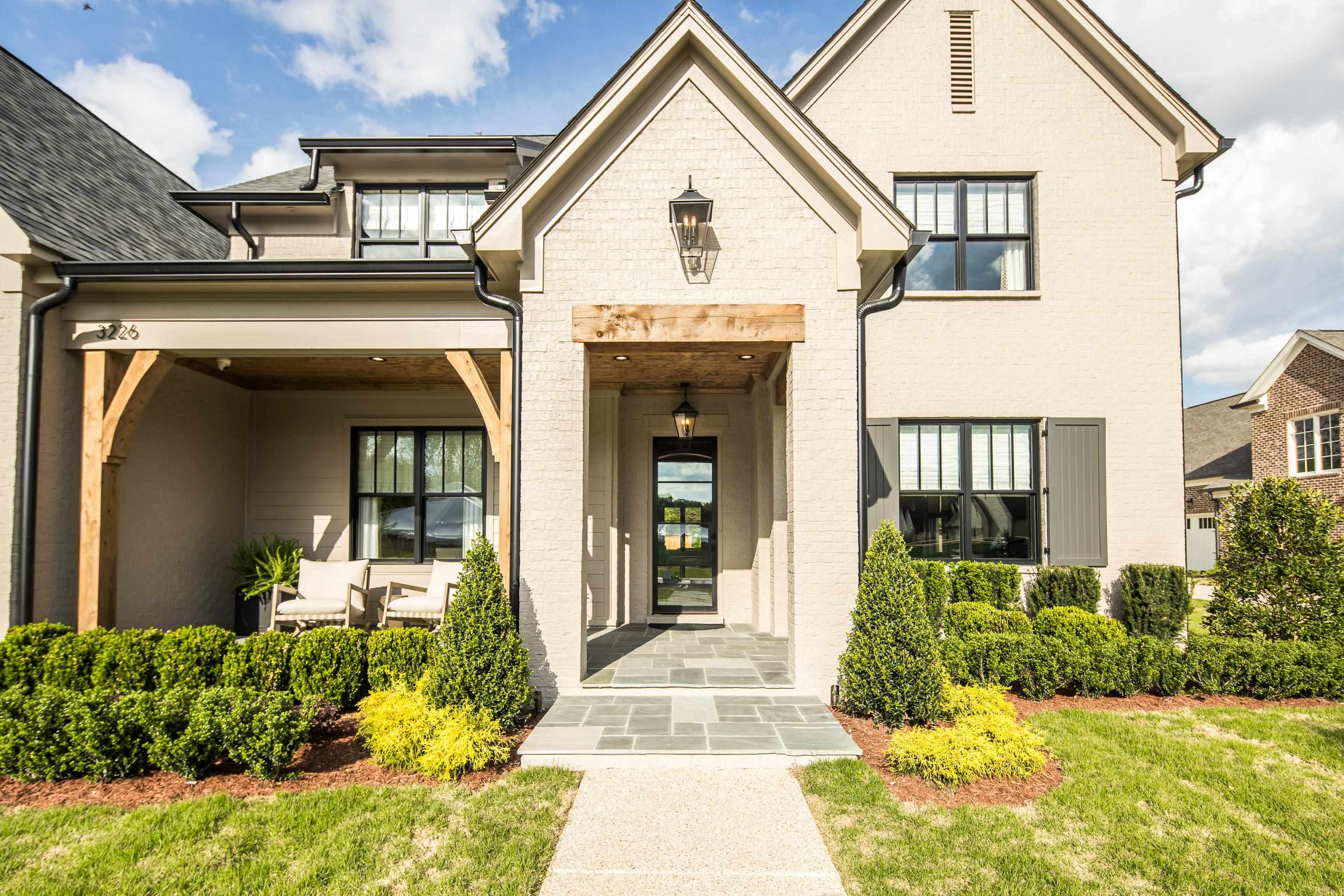 3226 CADDIS LN