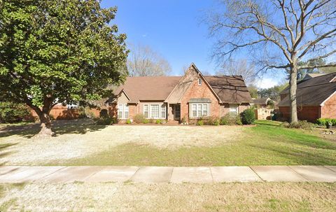 Photo of 2280 PRESTWICK DR, Germantown, TN 38139 (MLS # 10209296)