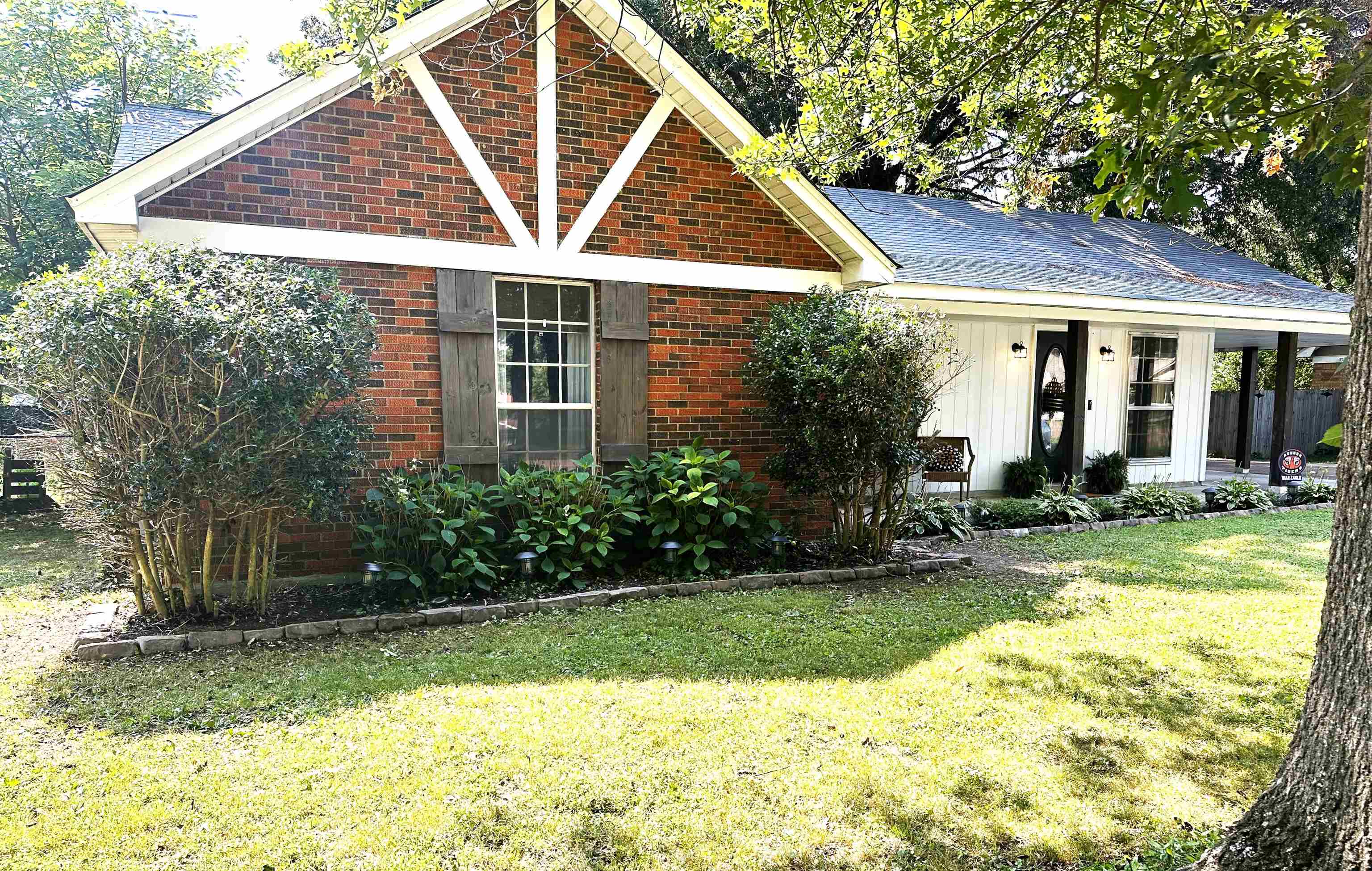 Photo 1 of 25 of 4041 OAK RD house