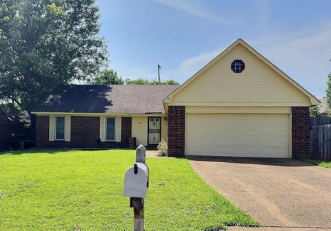 Photo of 4555 MISTY MOOR LN, Memphis, TN 38141 (MLS # 10226930)