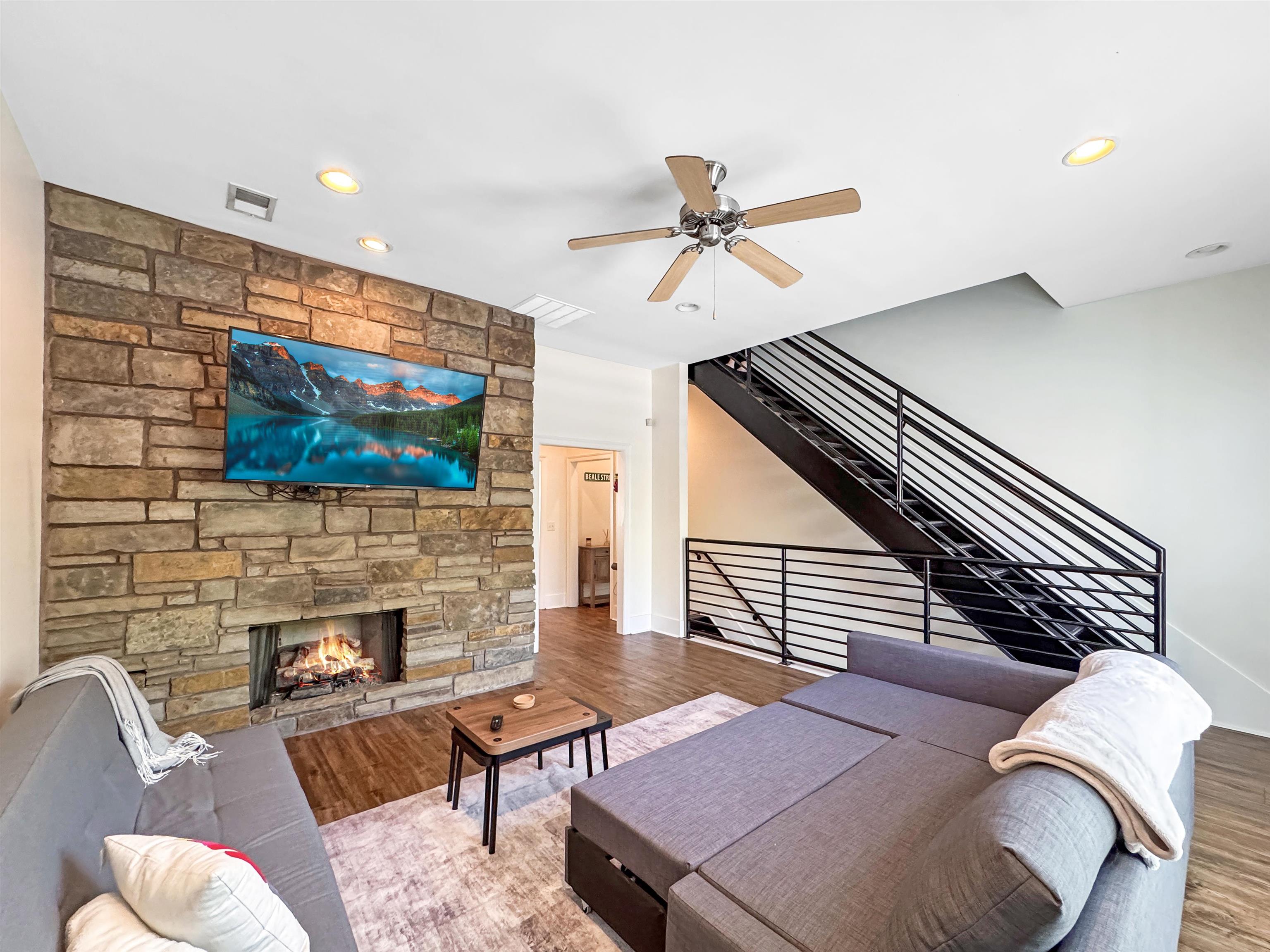 Memphis, Tennessee 38103, United States, 2 Bedrooms Bedrooms, ,3 BathroomsBathrooms,Residential,Active,111293