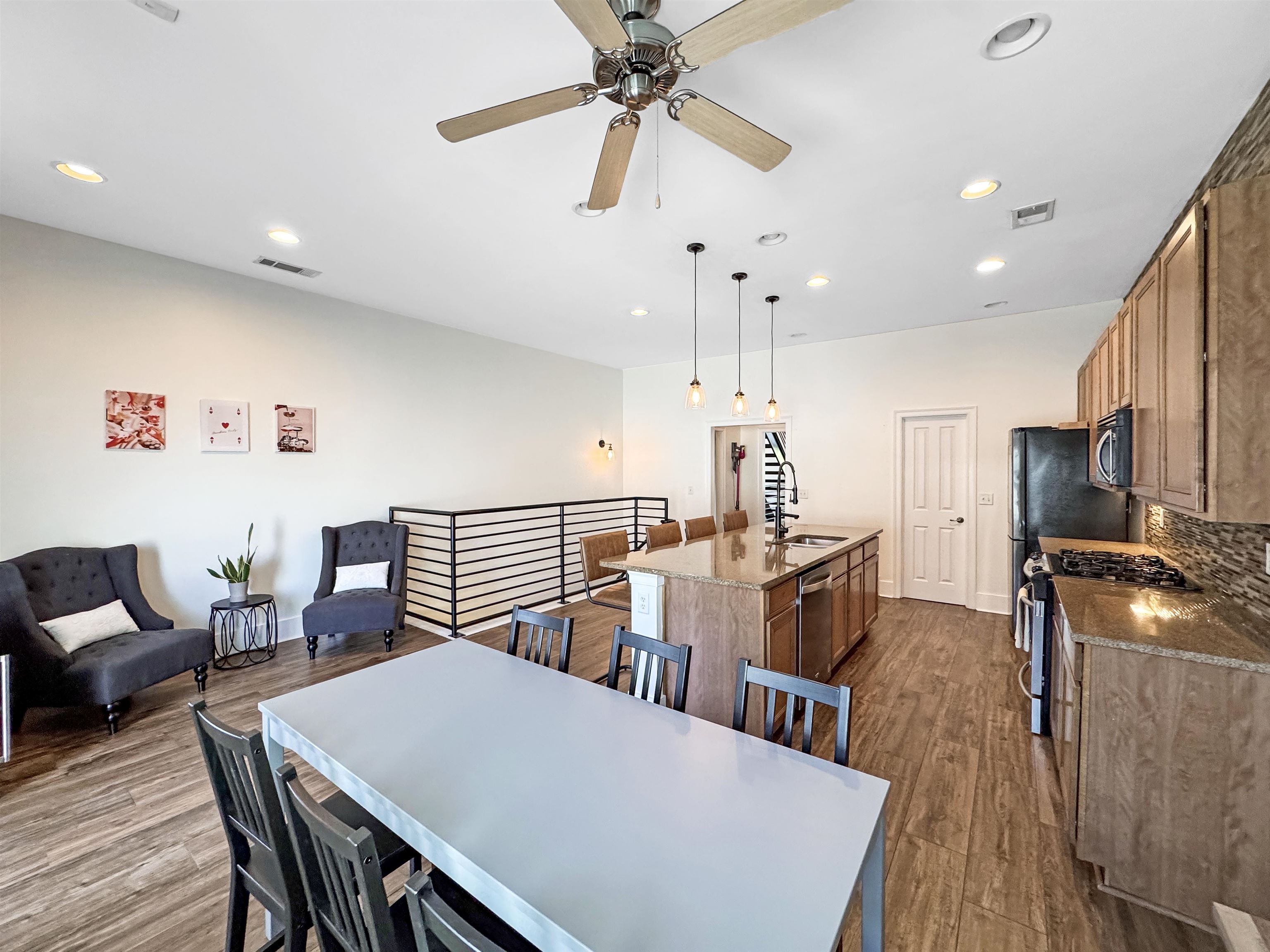 Memphis, Tennessee 38103, United States, 2 Bedrooms Bedrooms, ,3 BathroomsBathrooms,Residential,Active,111293