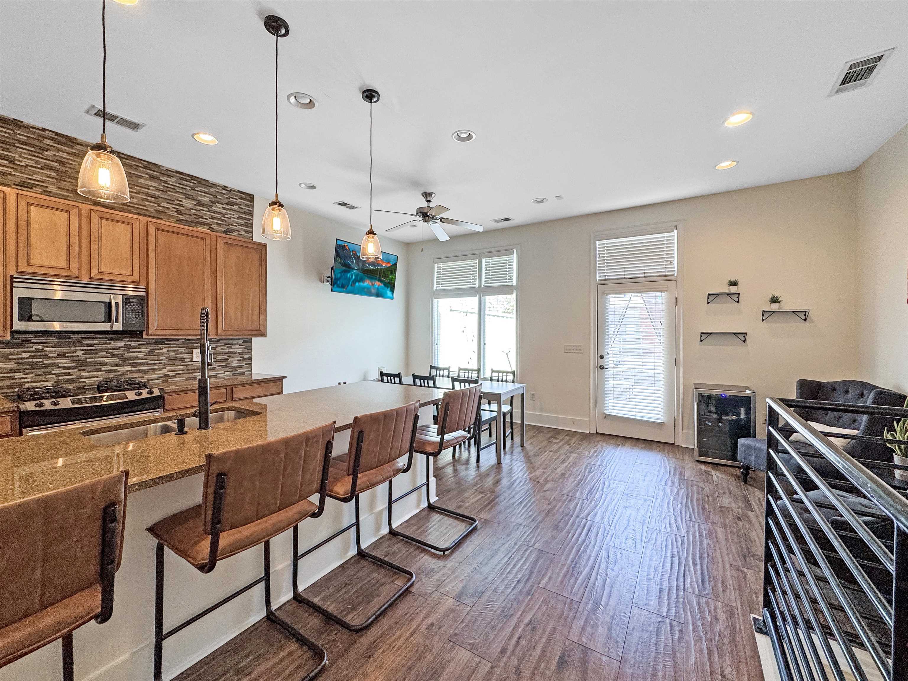 Memphis, Tennessee 38103, United States, 2 Bedrooms Bedrooms, ,3 BathroomsBathrooms,Residential,Active,111293