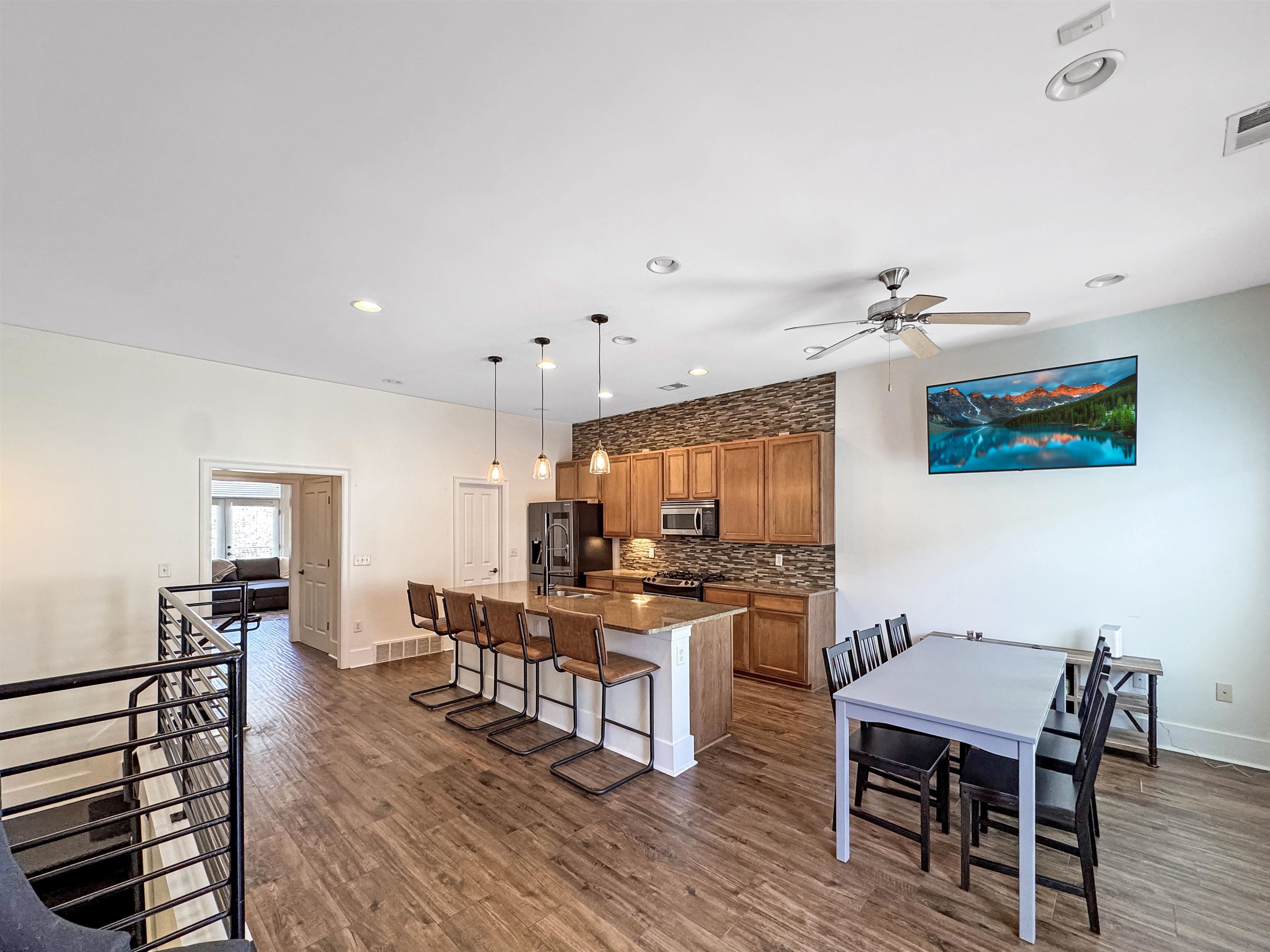 Memphis, Tennessee 38103, United States, 2 Bedrooms Bedrooms, ,3 BathroomsBathrooms,Residential,Active,111293