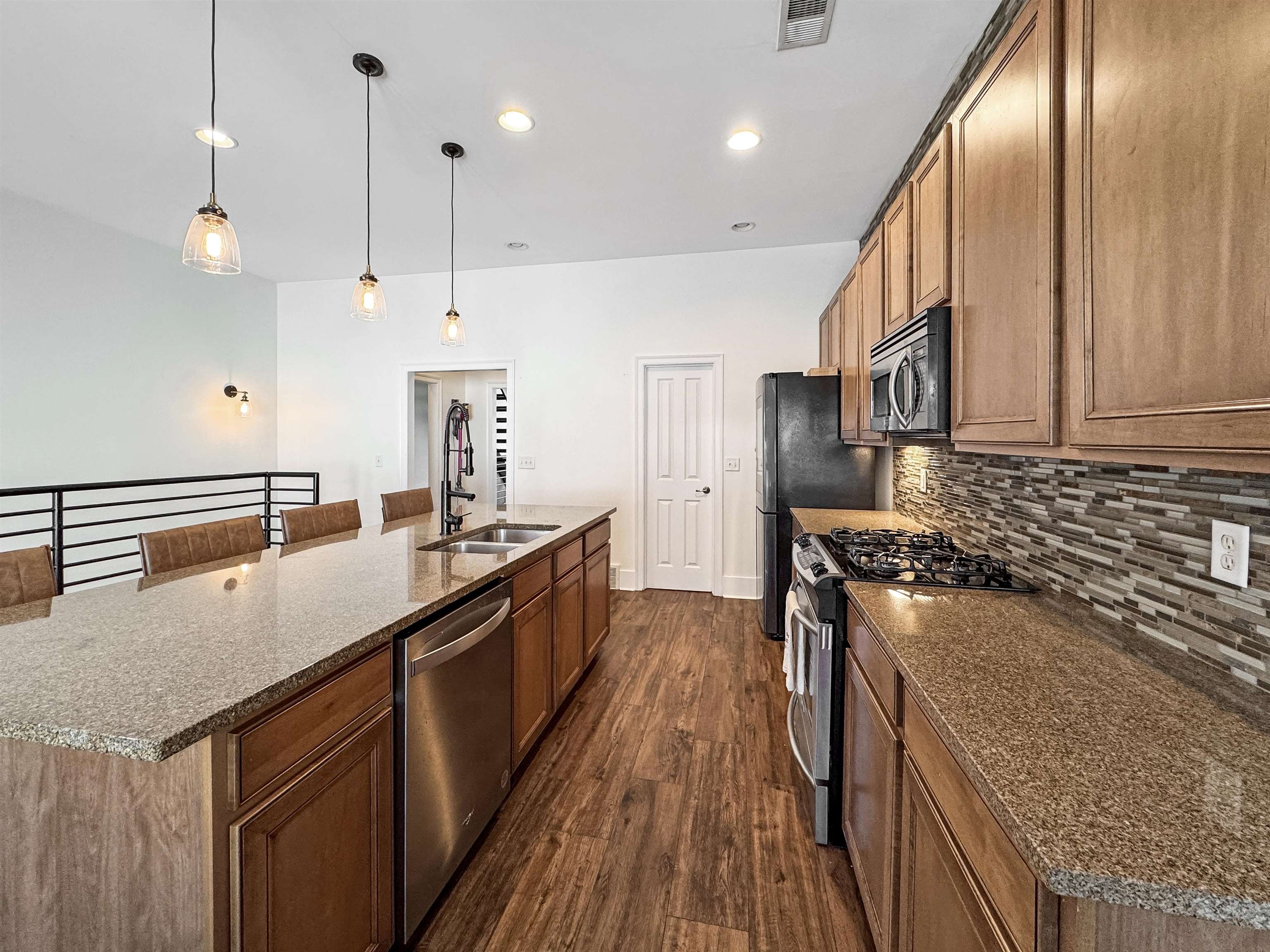 Memphis, Tennessee 38103, United States, 2 Bedrooms Bedrooms, ,3 BathroomsBathrooms,Residential,Active,111293