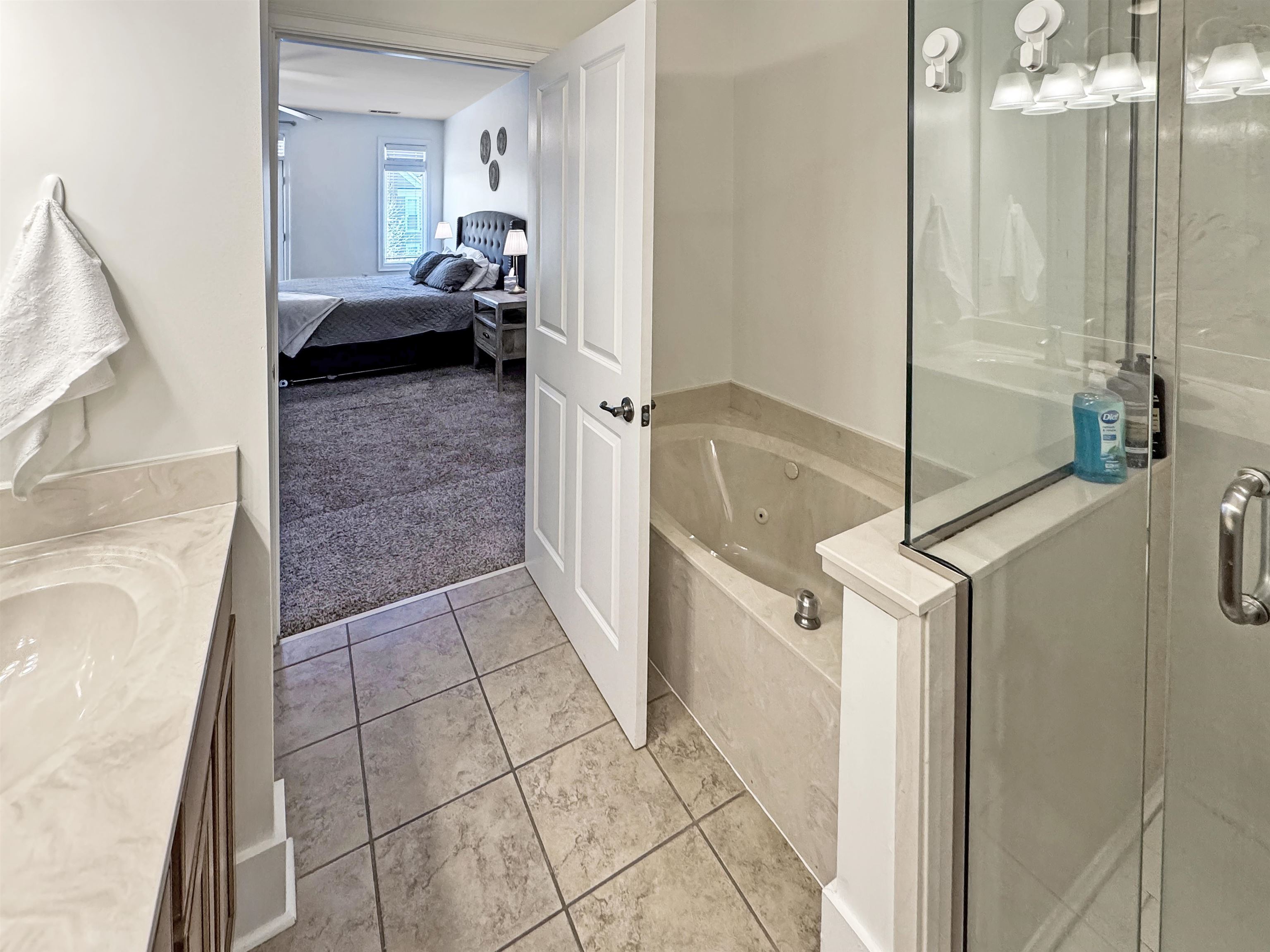 Memphis, Tennessee 38103, United States, 2 Bedrooms Bedrooms, ,3 BathroomsBathrooms,Residential,Active,111293