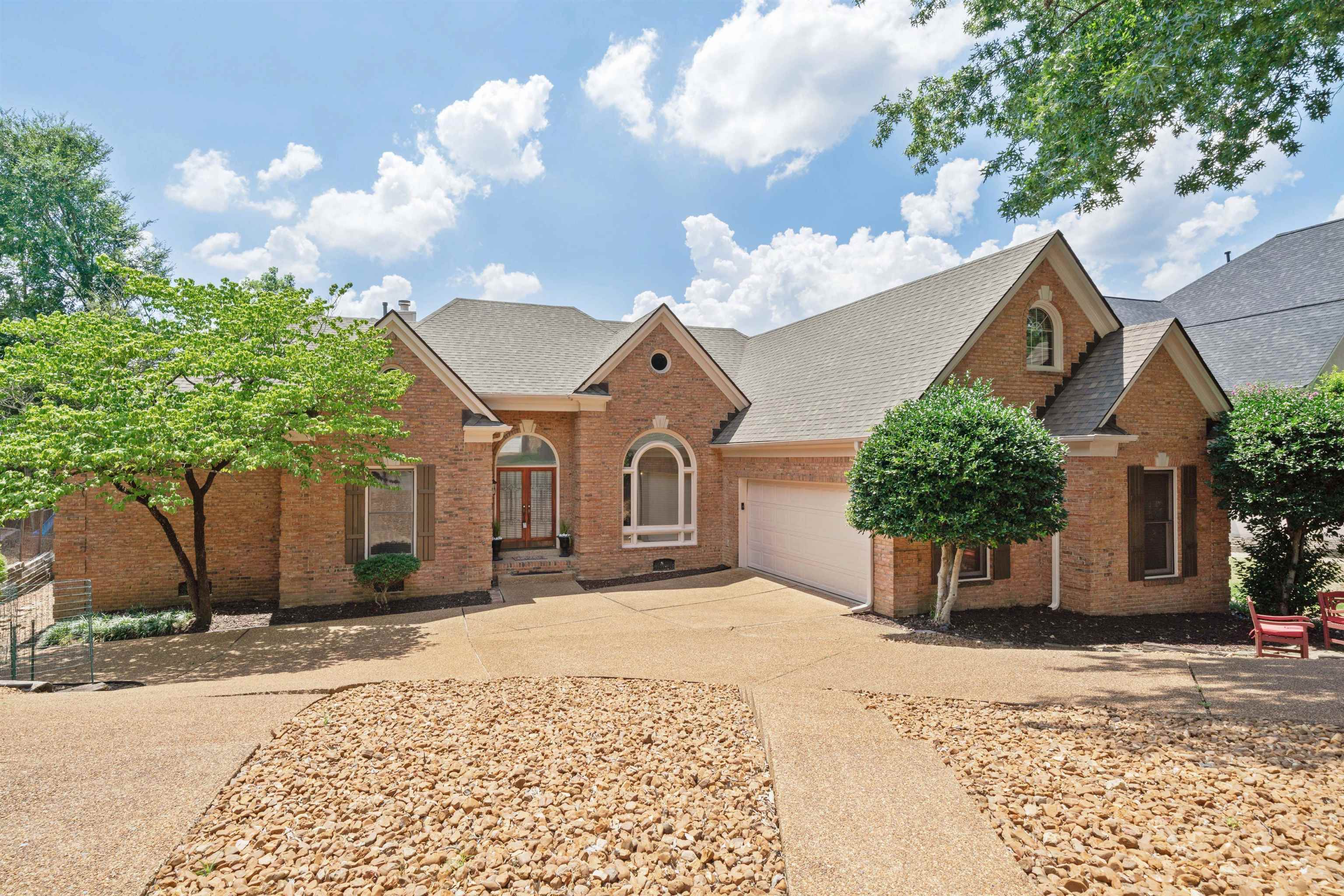 Photo 1 of 33 — 7681 SPIRIT LAKE CV, Memphis, TN 38016