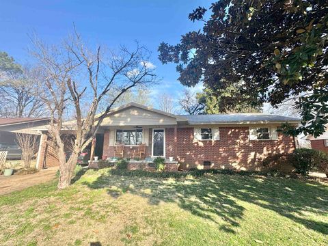 Photo of 636 MELTON AVE, Dyersburg, TN 38024 (MLS # 10216333)