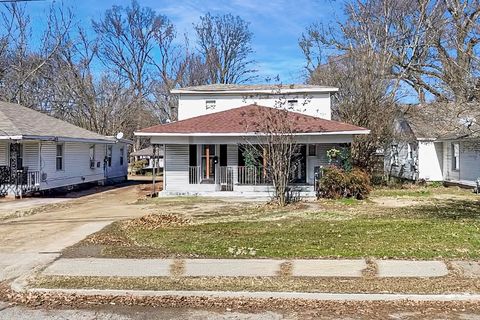 Photo of 3570 FAXON AVE, Memphis, TN 38122 (MLS # 10215441)