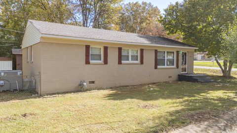 Photo of 285 THOMAS ST, Savannah, TN 38372 (MLS # 10209332)